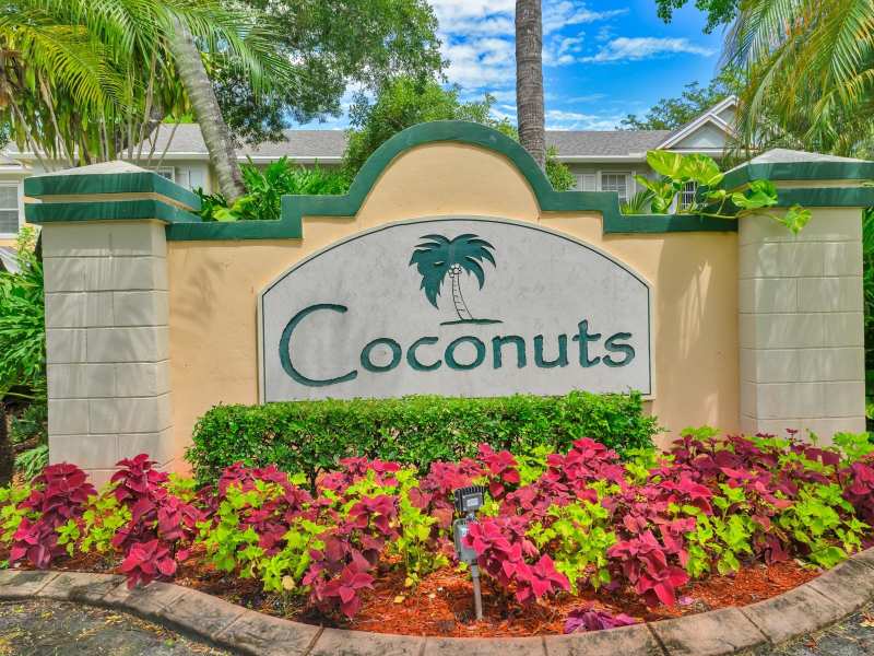 2 bedroom Townhouse at 219 Mallory Court, Bonaventure, Weston — photo 1