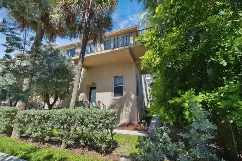 2 bedroom Townhouse at 840 SE 20th Avenue, Deerfield Beach, Deerfield Beach — photo 1