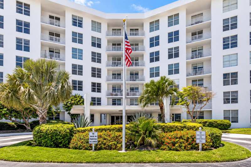 1 bedroom Condominium at 2851 S Ocean Boulevard #5m, Patrician Condo, Boca Raton — photo 1