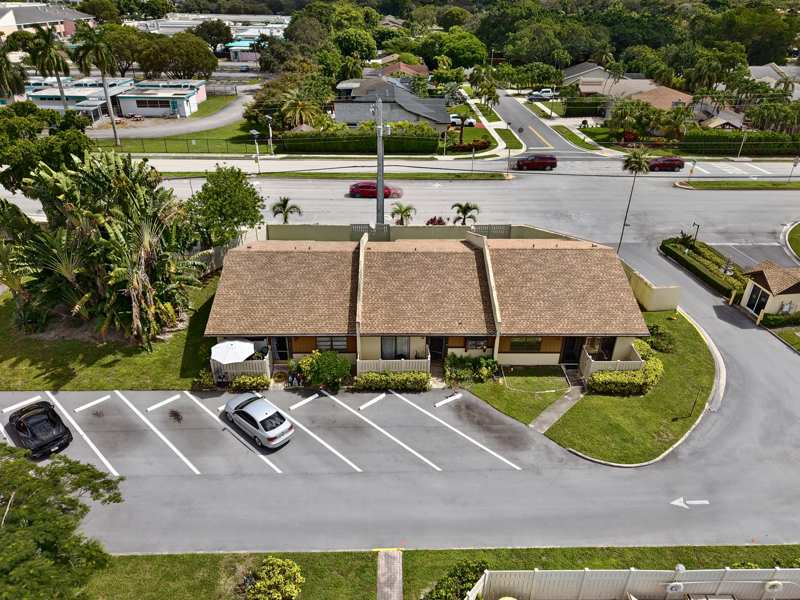 2 bedroom Villa at 803 Banks Road, Woodlake Isles, Margate — photo 1