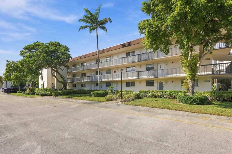 2 bedroom Condominium at 7400 NW 17th Street #202, Omega Condo No 5, Plantation — photo 1