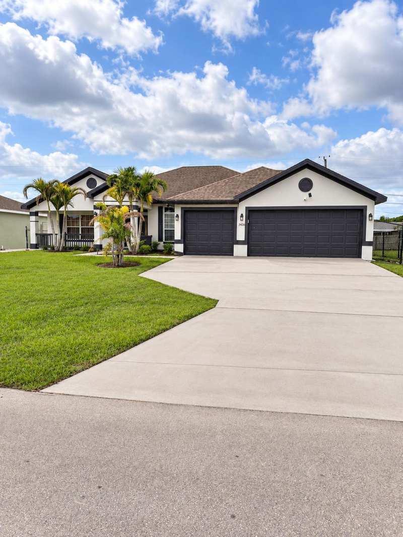 4 bedroom Single Family Residence at 3450 SW Ronald Street, Port St Lucie Section 15, Port St. Lucie — photo 1