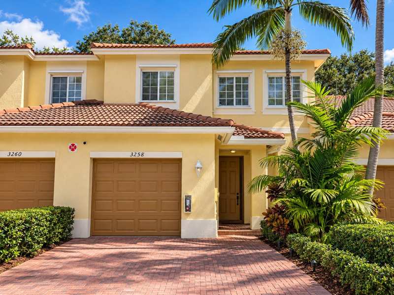 3 bedroom Townhouse at 3258 NW 31st Terrace, Strok Plat No 2, Oakland Park — photo 1