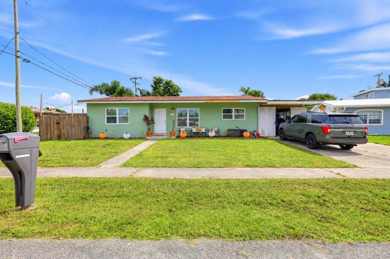 3 bedroom Single Family Residence at 1403 Tahoe Court, Lake Osborne Ests, Lake Worth — photo 1