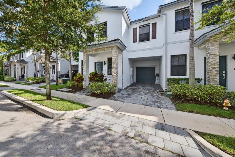 4 bedroom Townhouse at 1624 SW 29th Street, Reserve At Edgewood, Fort Lauderdale — photo 1