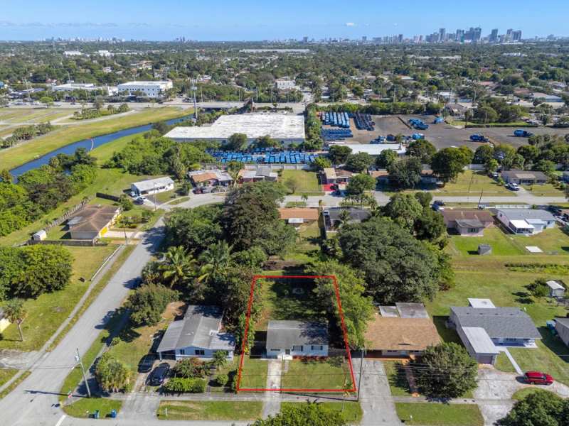 2 bedroom Single Family Residence at 880 NW 33rd Terrace, Sunrise Heights, Lauderhill — photo 1