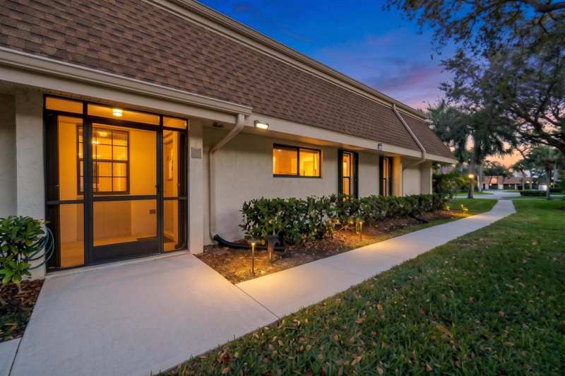 3 bedroom Villa at 109 Half Moon Circle #C, Indian Creek - Augusta, Jupiter — photo 1