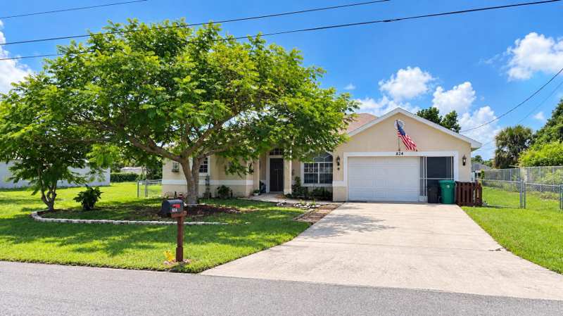 4 bedroom Single Family Residence at 824 SW Java Avenue, Port St. Lucie, Port St. Lucie — photo 1