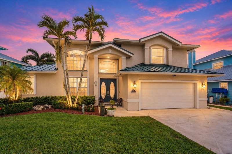 4 bedroom Single Family Residence at 1424 SW Seagull Way, Lighthouse Point, Palm City — photo 1