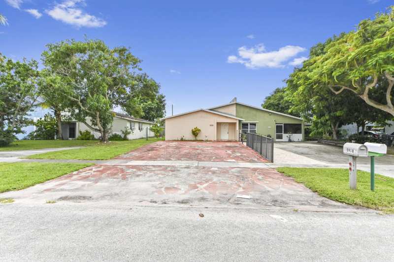 3 bedroom Villa at 5918 S Rue Road, Forest Hill Village, West Palm Beach — photo 1