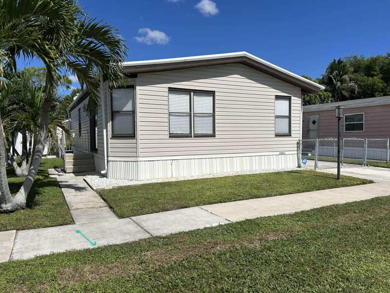 2 bedroom Manufactured Home at 21541 NW 7th Street, Heritage City Sec 2, Pembroke Pines — photo 1