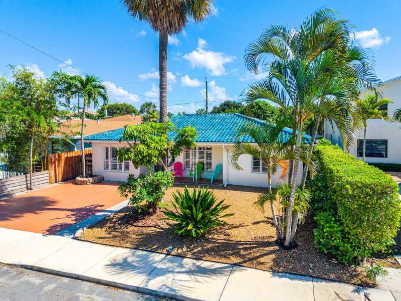 5 bedroom Single Family Residence at 320 S Ocean Breeze, Lake Worth Town Of, Lake Worth Beach — photo 1