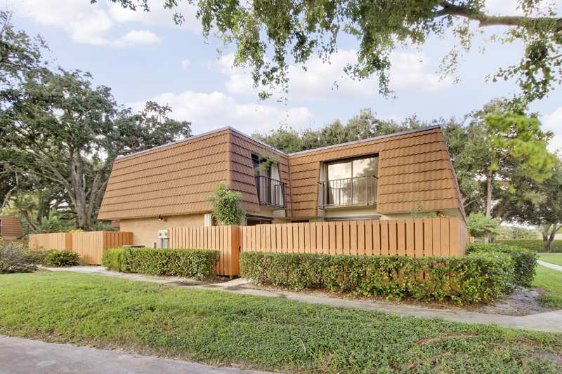 2 bedroom Townhouse at 231 Charter Way, Village Of Sandalwood Lakes North, West Palm Beach — photo 1