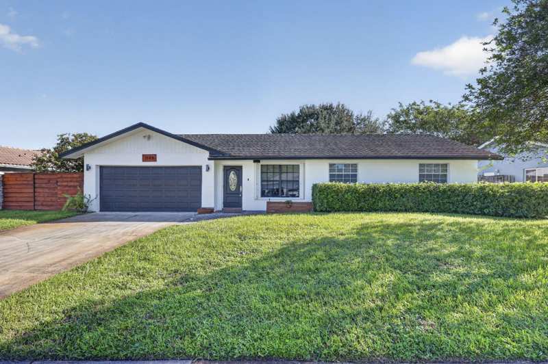 3 bedroom Single Family Residence at 1144 Mystic Way, South Shore 1 Of Wellington, Lakeside Shores, Wellington — photo 1
