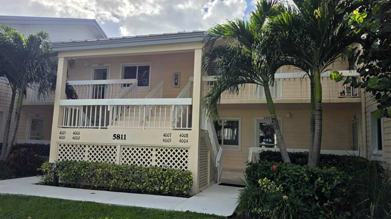 2 bedroom Condominium at 5811 NE Gulfstream Way #4006, Tennis Villas Condo, Hutchinson Island — photo 1