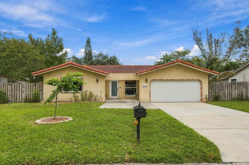 3 bedroom Single Family Residence at 9041 NW 27th Place, Forest Hills South, Coral Springs — photo 1