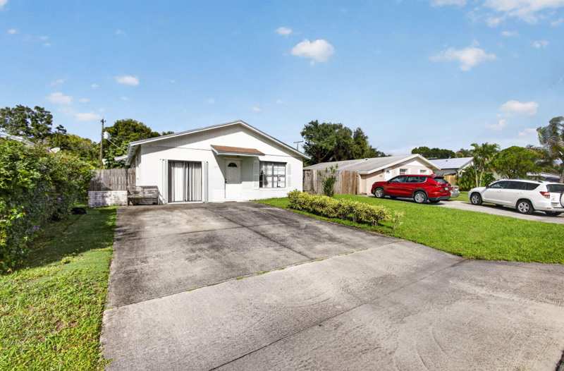 3 bedroom Single Family Residence at 1225 Cherokee Street, Jupiter River Estates Add, Jupiter — photo 1