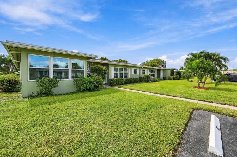 2 bedroom Villa at 260 N High Point Boulevard #A, High Point Condo Sec 4, Boynton Beach — photo 1