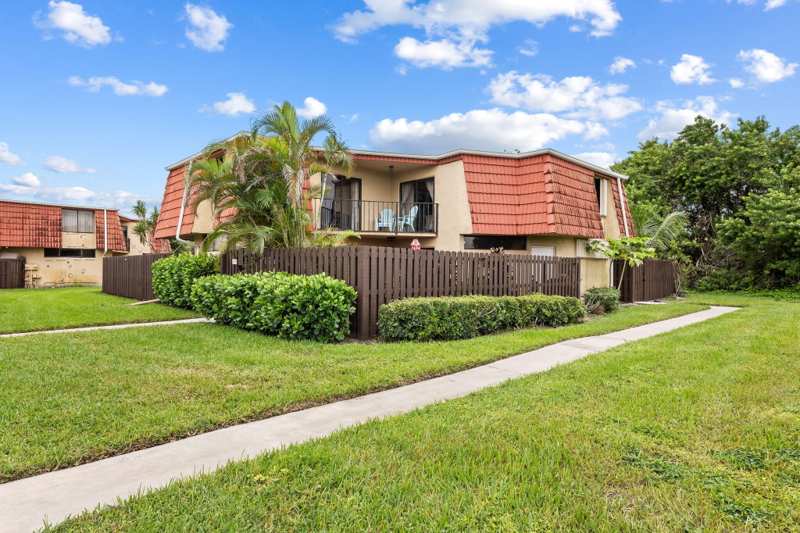 2 bedroom Townhouse at 8393 Trent Court, Boca Rio North, Boca Raton — photo 1