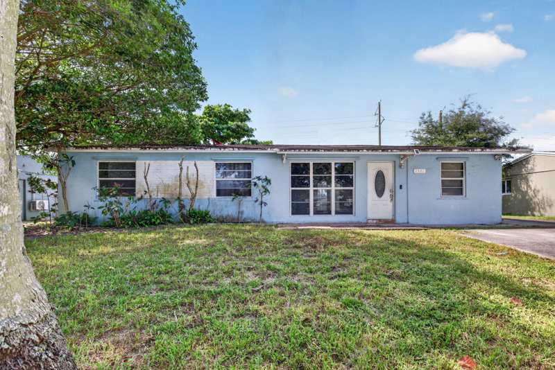 4 bedroom Single Family Residence at 2321 SW 50th Avenue, Broadview Park Sec 2 Amen, Fort Lauderdale — photo 1