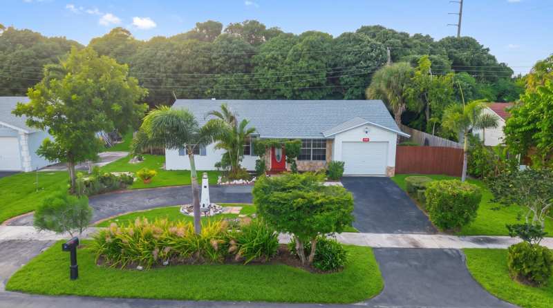 4 bedroom Single Family Residence at 415 NW 7th Court, Deierl Park, Boynton Beach — photo 1