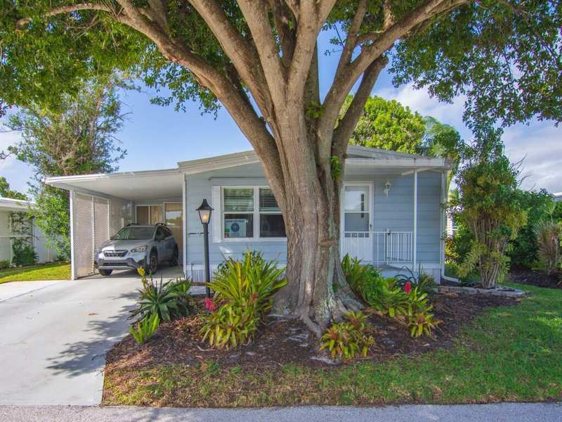 2 bedroom Manufactured Home at 301 NE Moonstone Drive, Pinelake Village, Jensen Beach — photo 1