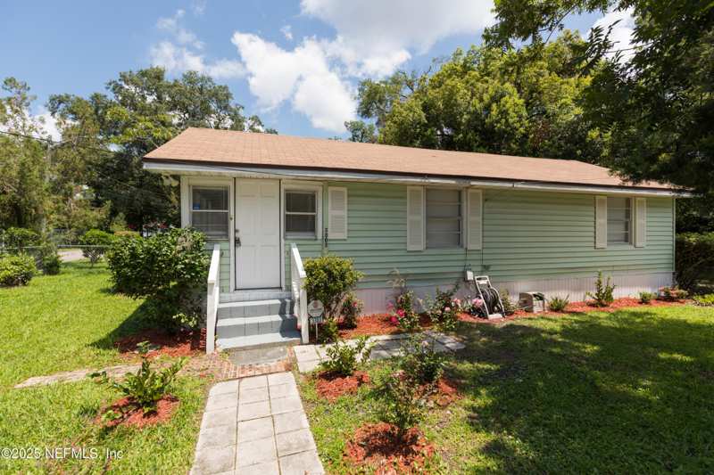 2 bedroom Single Family Residence at 3303 Jones Street, Long Branch, Jacksonville — photo 1