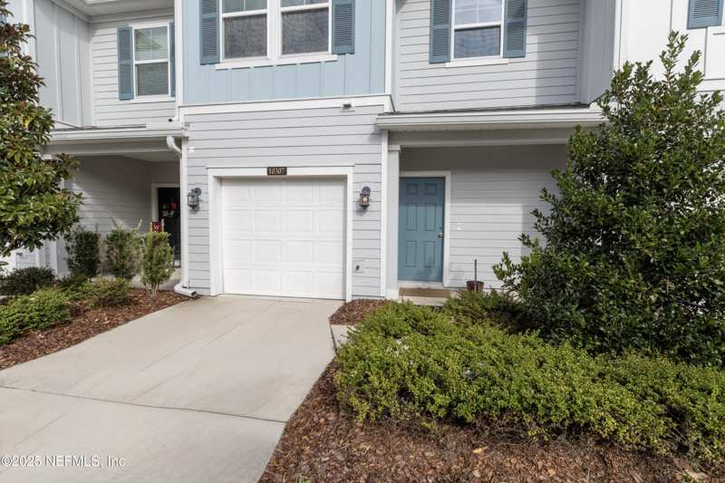 3 bedroom Townhouse at 10307 Benson Lake Drive, Longleaf, Jacksonville — photo 1