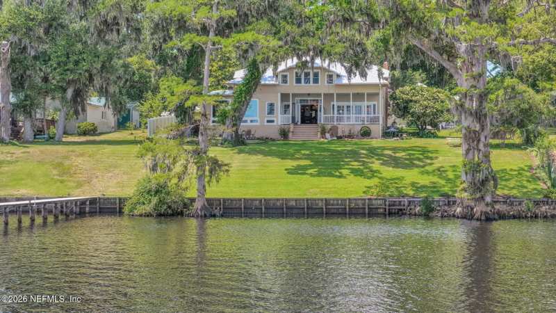5 bedroom Single Family Residence at 517 S Prospect Street, Crescent City Add, Crescent City — photo 1
