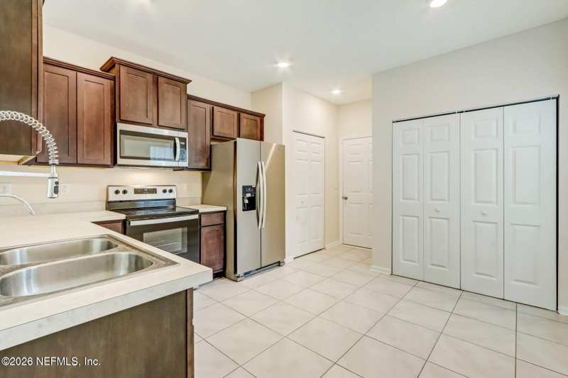 3 bedroom Townhouse at 832 Observatory Parkway, Capitol Park East, Jacksonville — photo 1