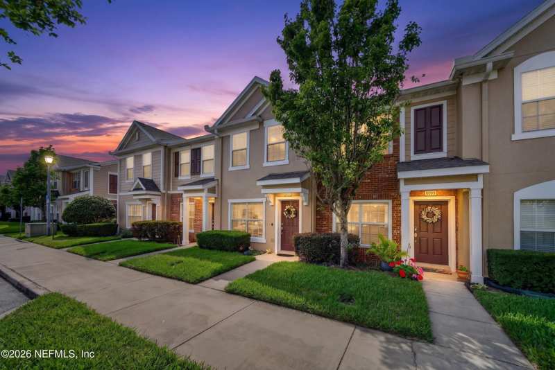 2 bedroom Townhouse at 8097 Summergate Court, Summerfield, Jacksonville — photo 1