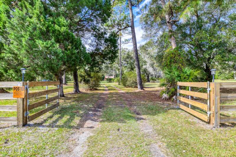 2 bedroom Single Family Residence at 751 N Highway 17, Metes & Bounds, Palatka — photo 1
