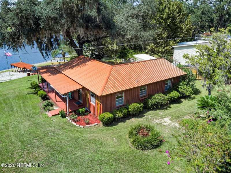 2 bedroom Single Family Residence at 172 Silver Lake Drive, Silver Lake Estates, Interlachen — photo 1