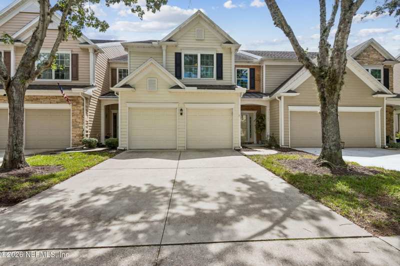 3 bedroom Townhouse at 11131 Castlemain Circle, Oxford Chase, Jacksonville — photo 1