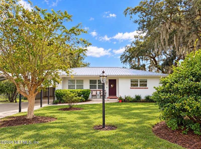 3 bedroom Single Family Residence at 842 Lake Shore Terrace, Grandin Lake Shores, Interlachen — photo 1