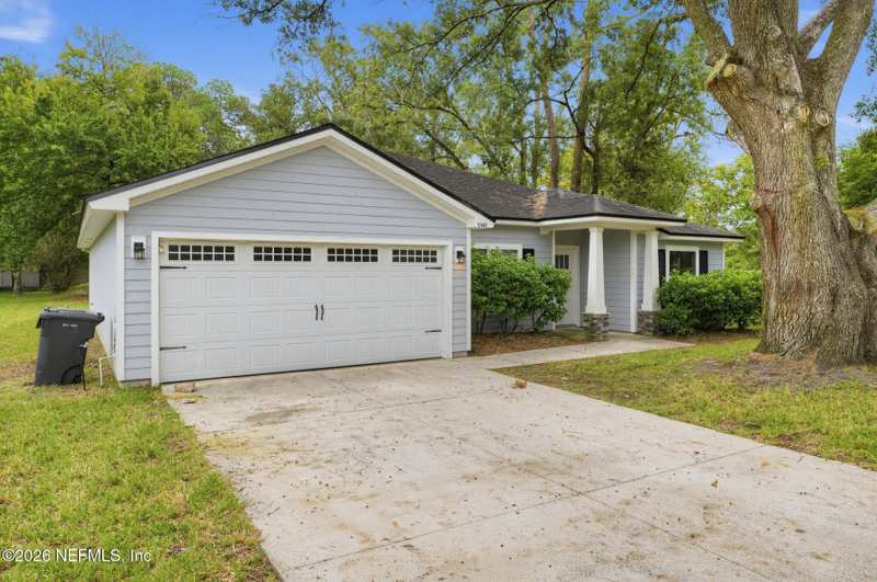 4 bedroom Single Family Residence at 11435 W Court Boulevard, Pineview Heights, Jacksonville — photo 1