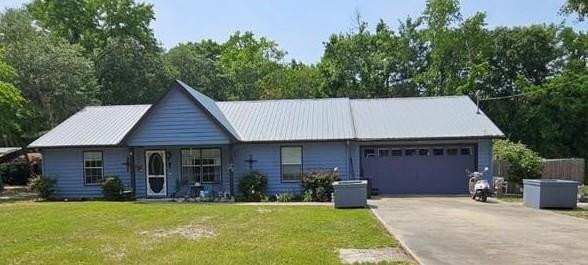 3 bedroom Single Family Residence at 300 Crestview Drive, No Recorded Subdivision, Woodbine — photo 1