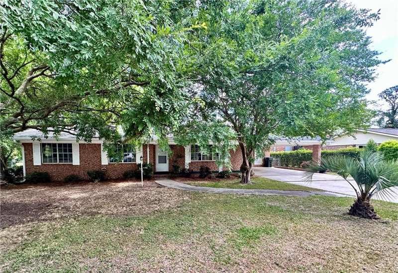 3 bedroom Single Family Residence at 402 Pineview Drive, No Recorded Subdivision, Waycross — photo 1