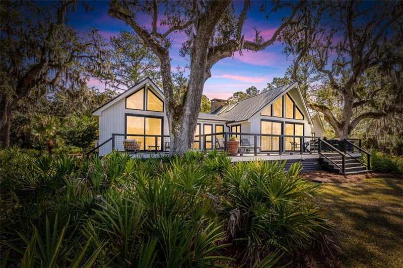 3 bedroom Single Family Residence at 6201 Frederica Road, Wesley Lee Estate, St. Simons Island — photo 1