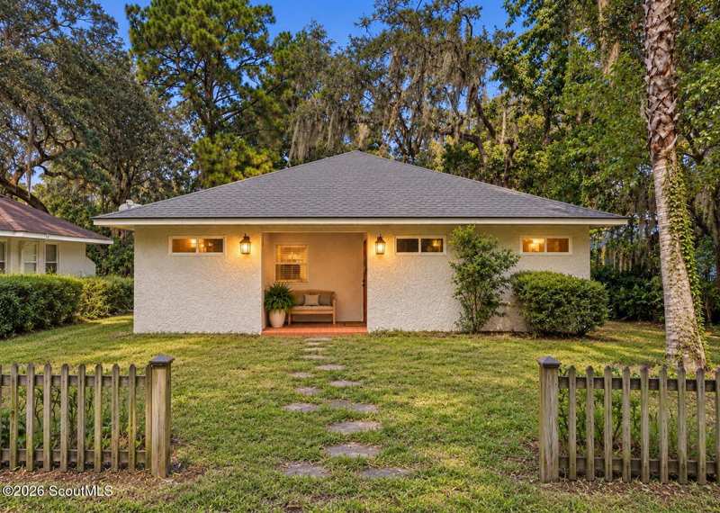 3 bedroom Single Family Residence at 1918 2nd Avenue, St. Simons Heights, St. Simons Island — photo 1