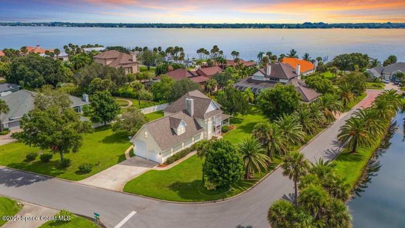 4 bedroom Single Family Residence at 110 River Woods Drive, River Wood Estates, Rockledge — photo 1