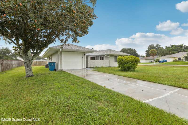 3 bedroom Single Family Residence at 2197 Paoli Drive, Port Malabar Country Club Unit 6, Palm Bay — photo 1