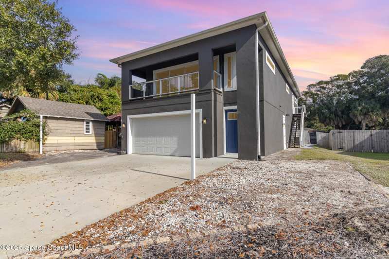 5 bedroom Single Family Residence at 2203 Bignonia Street, Goode Park Terrace, Melbourne — photo 1