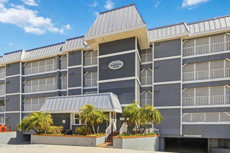 3 bedroom Condominium at 905 N Harbor City Boulevard #204, Eau Gallie Harbour Club Condo, Melbourne — photo 1