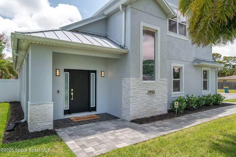 3 bedroom Single Family Residence at 2093 Greenway Drive, Country Club Colony, Melbourne — photo 1