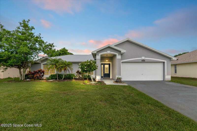 3 bedroom Single Family Residence at 897 Hunters Creek Drive, Hunters Creek Phase II, Melbourne — photo 1