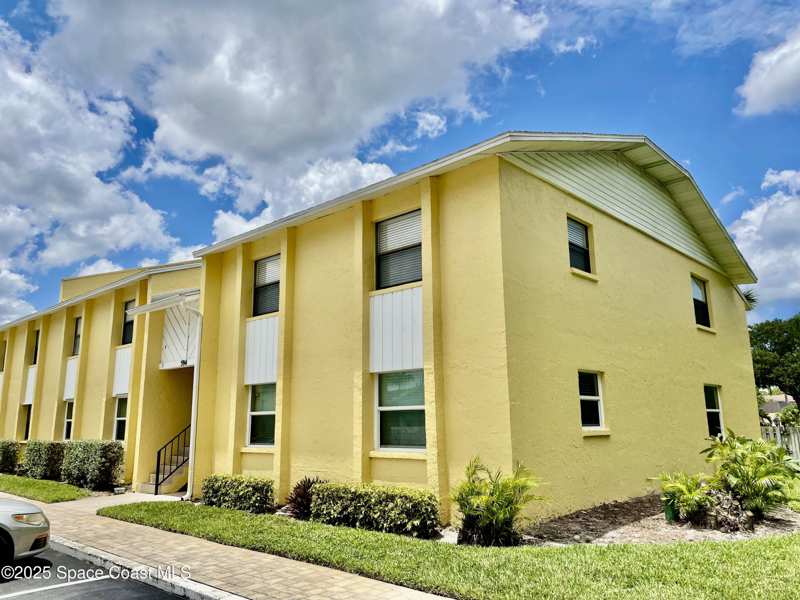 2 bedroom Condominium at 594 N Wickham Road #2, Westwood Condo, Melbourne — photo 1