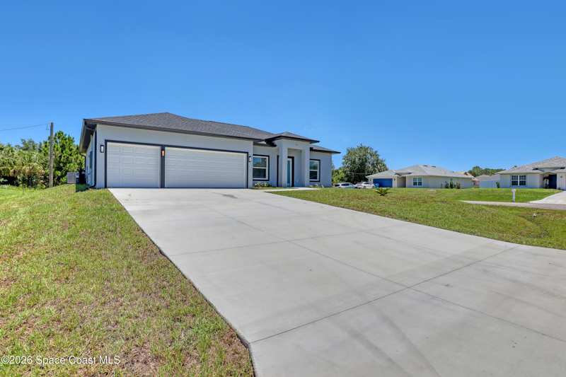 4 bedroom Single Family Residence at 601 Yardley Street, Port Malabar Unit 49, Palm Bay — photo 1