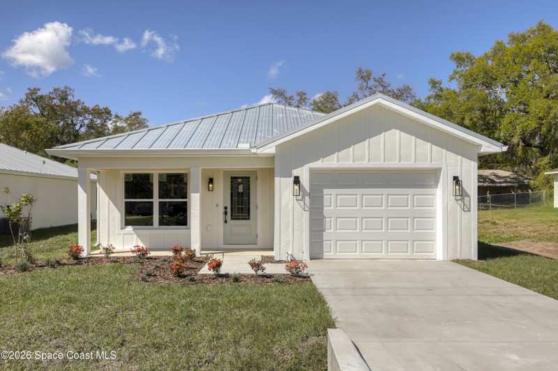 3 bedroom Single Family Residence at 5816 Hammock Street, Scottsmoor Resubd, Mims — photo 1