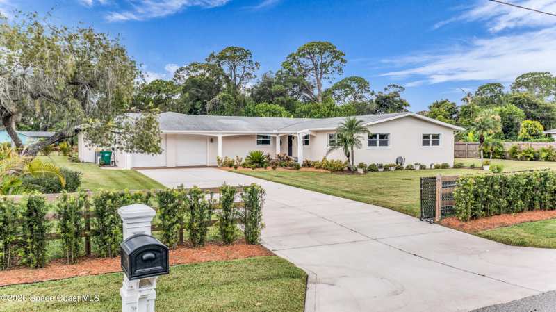 5 bedroom Single Family Residence at 526 Elliot Drive, S Merritt Estates Plantation Sec Plat No 2, Merritt Island — photo 1